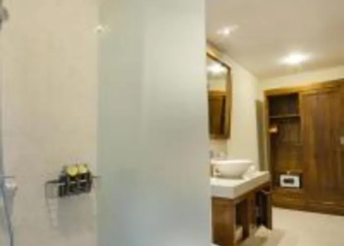 Red Lily Villa